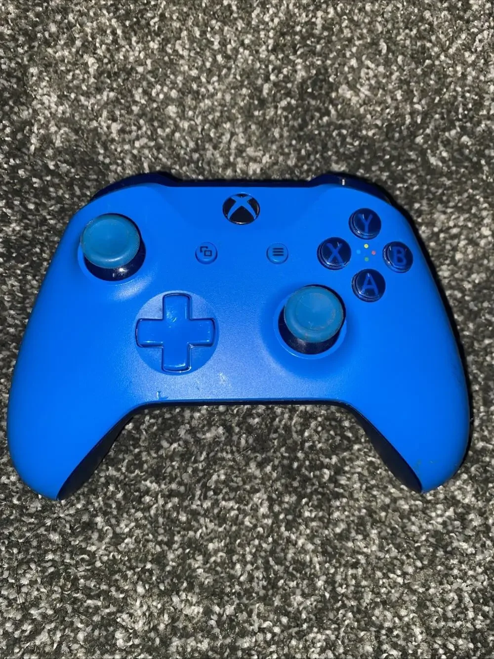 Wireless Controller for Xbox One -Blue-Model 1708 NO BATTERY COVER Powers On!!